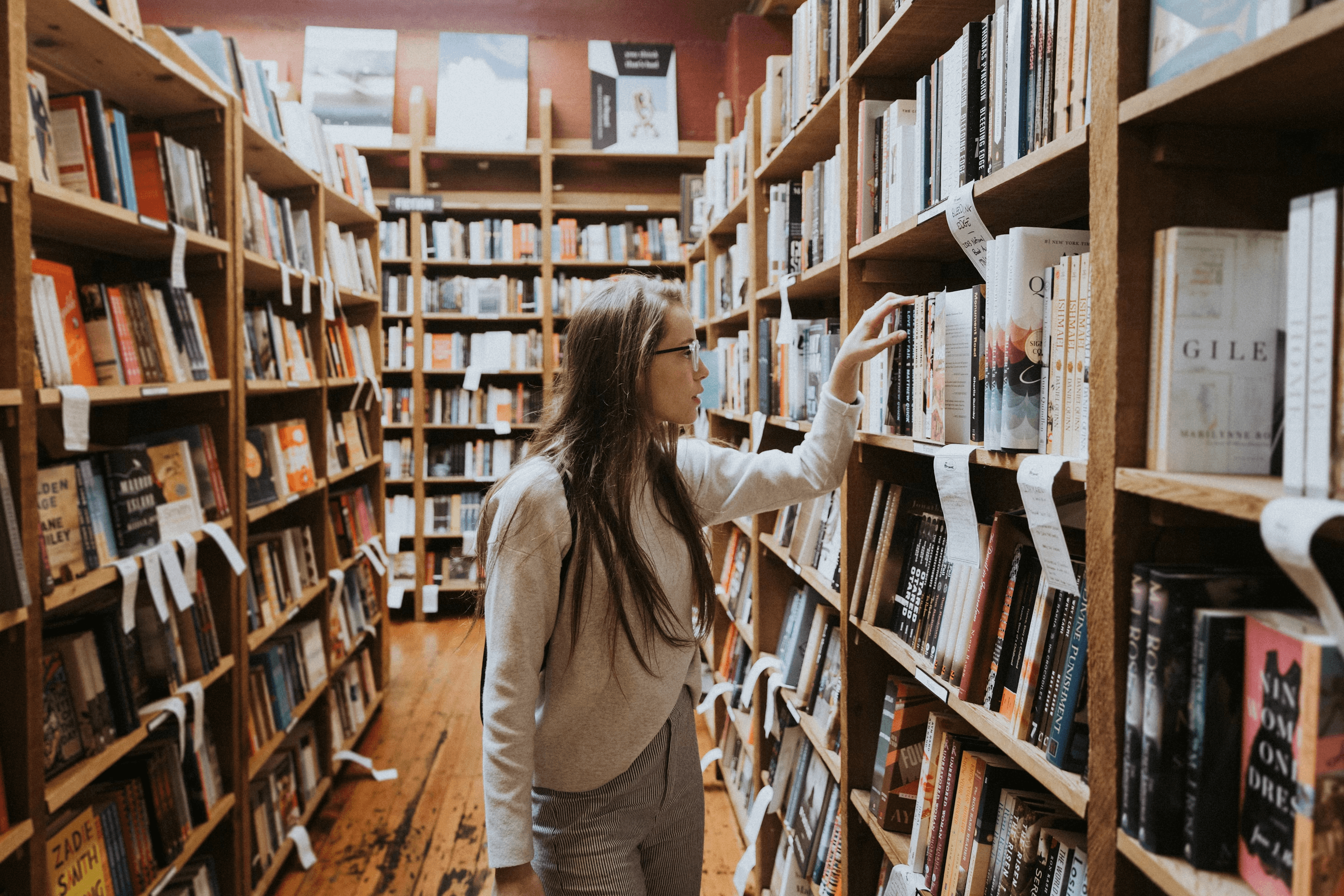 Student in library